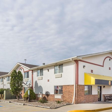 ซูเปอร์ 8 บาย วินด์แฮม พอนทีแอก Hotel Pontiac ภายนอก รูปภาพ