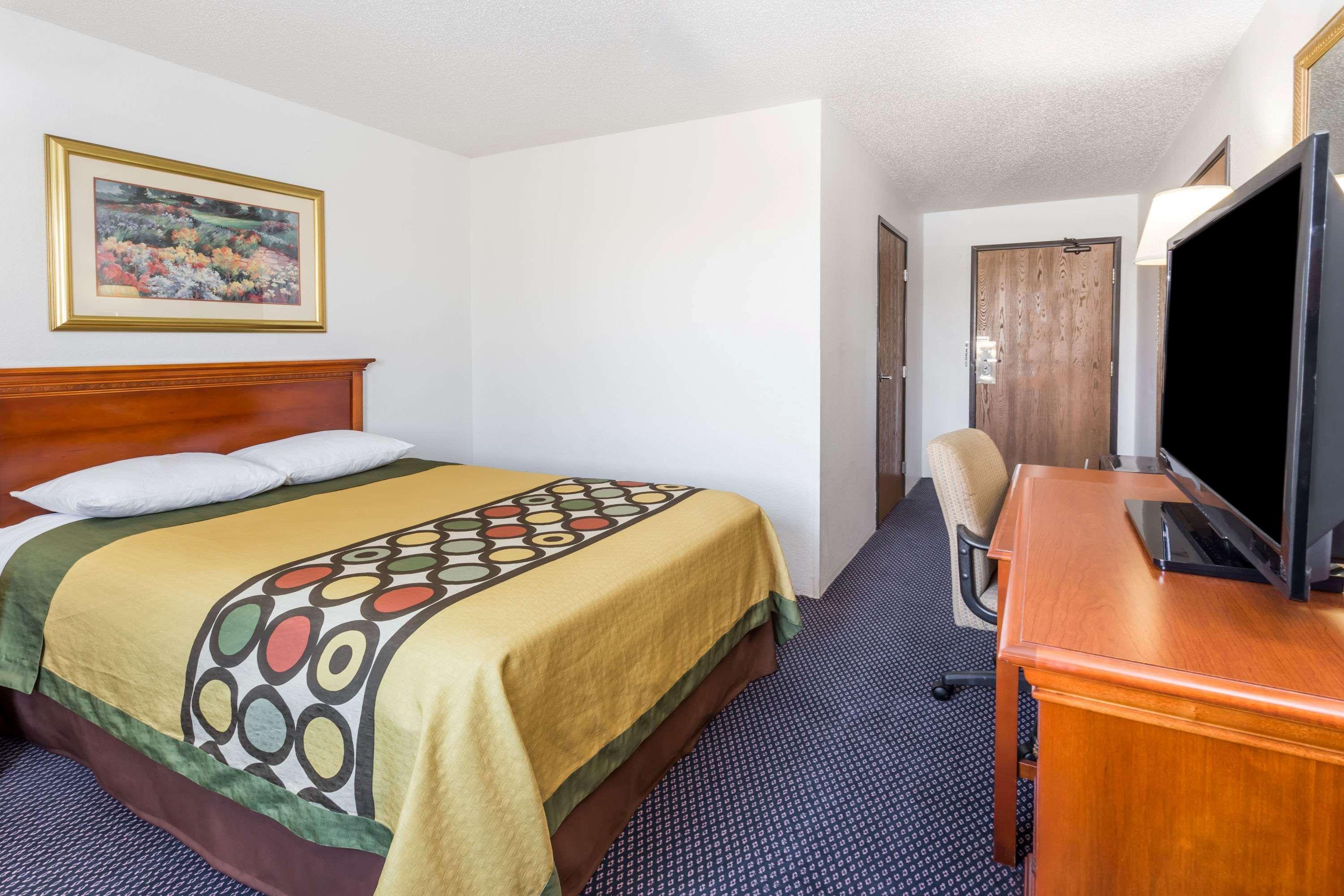ซูเปอร์ 8 บาย วินด์แฮม พอนทีแอก Hotel Pontiac ภายนอก รูปภาพ