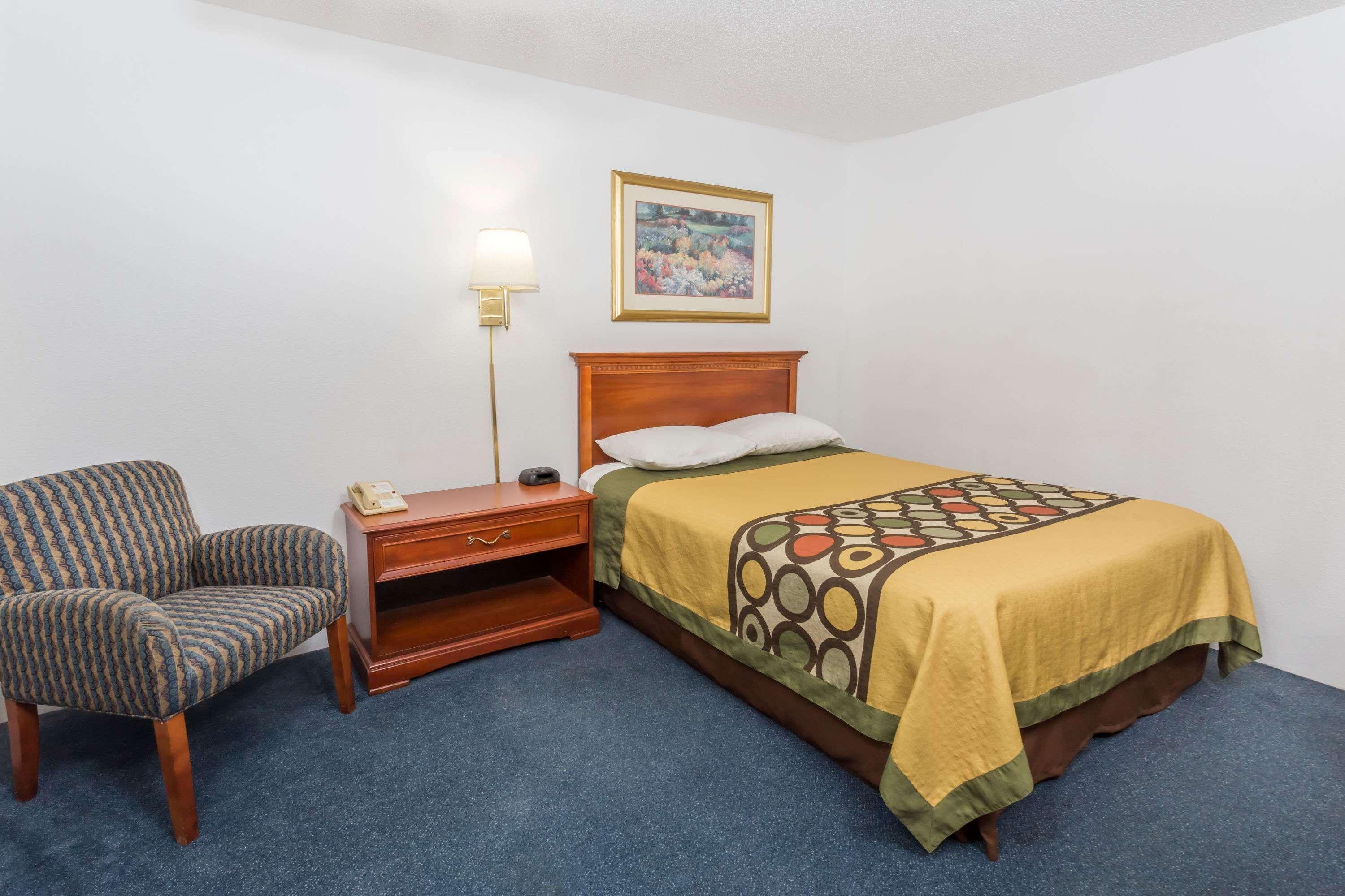 ซูเปอร์ 8 บาย วินด์แฮม พอนทีแอก Hotel Pontiac ภายนอก รูปภาพ