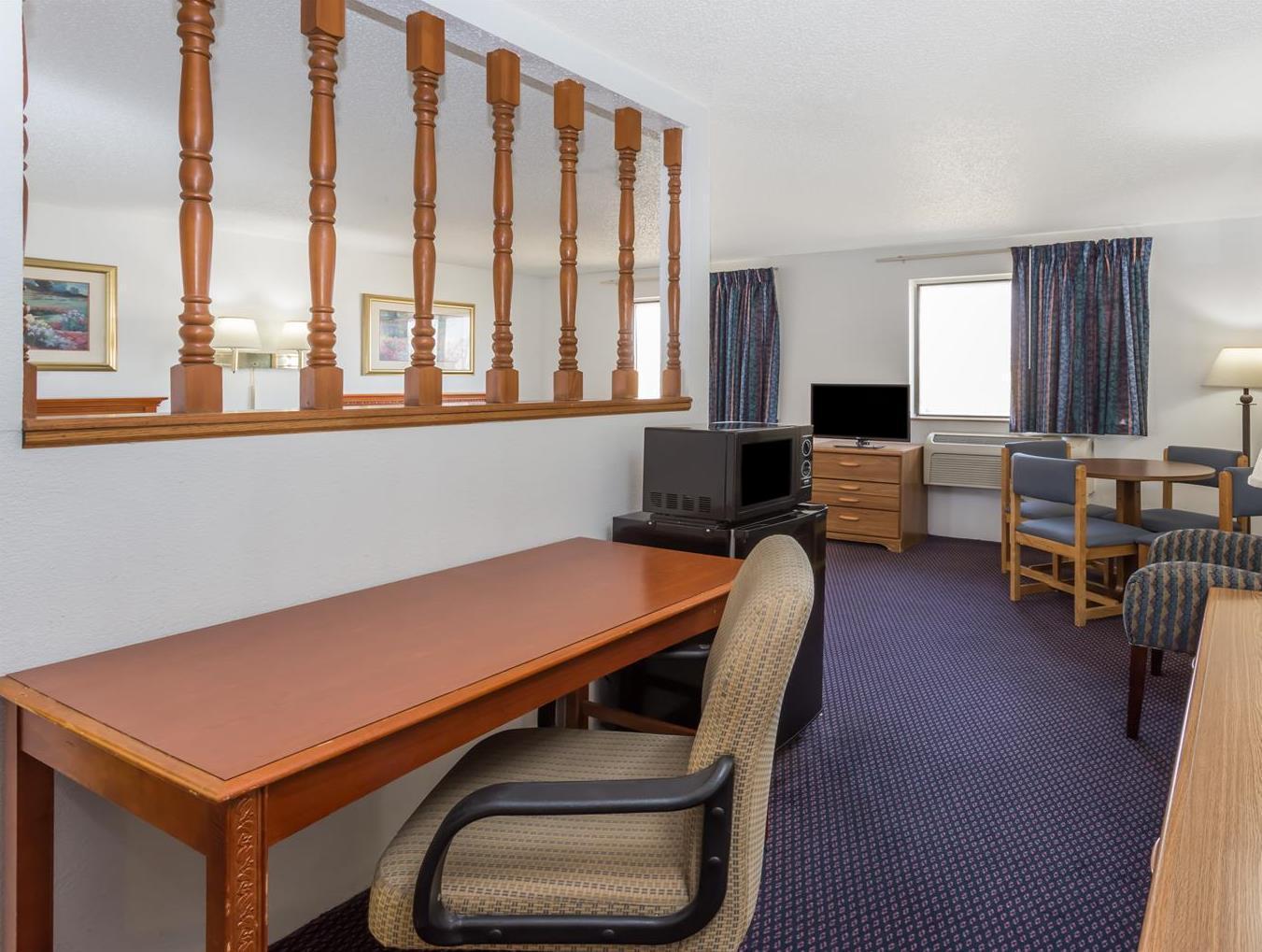 ซูเปอร์ 8 บาย วินด์แฮม พอนทีแอก Hotel Pontiac ภายนอก รูปภาพ