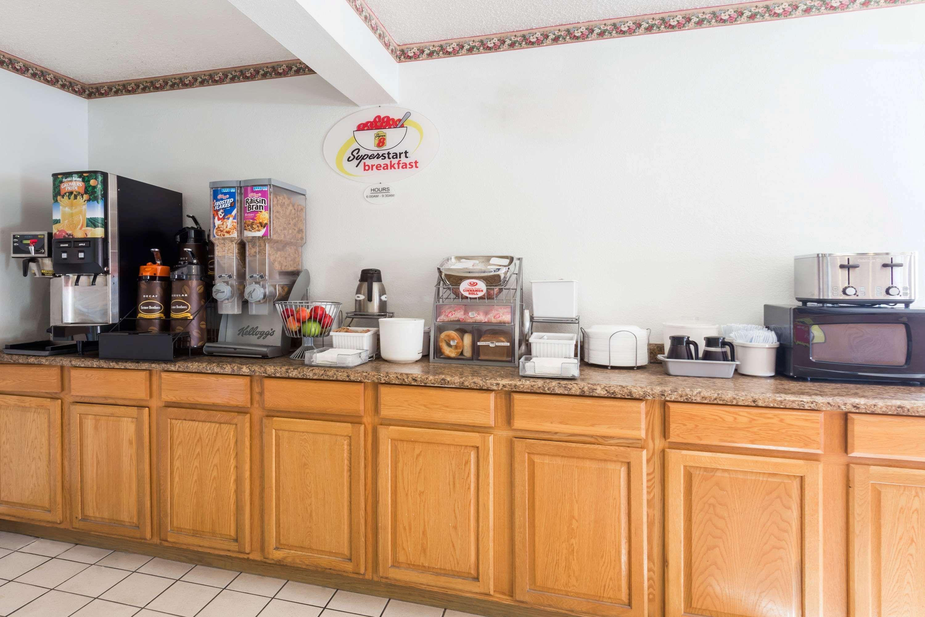 ซูเปอร์ 8 บาย วินด์แฮม พอนทีแอก Hotel Pontiac ภายนอก รูปภาพ