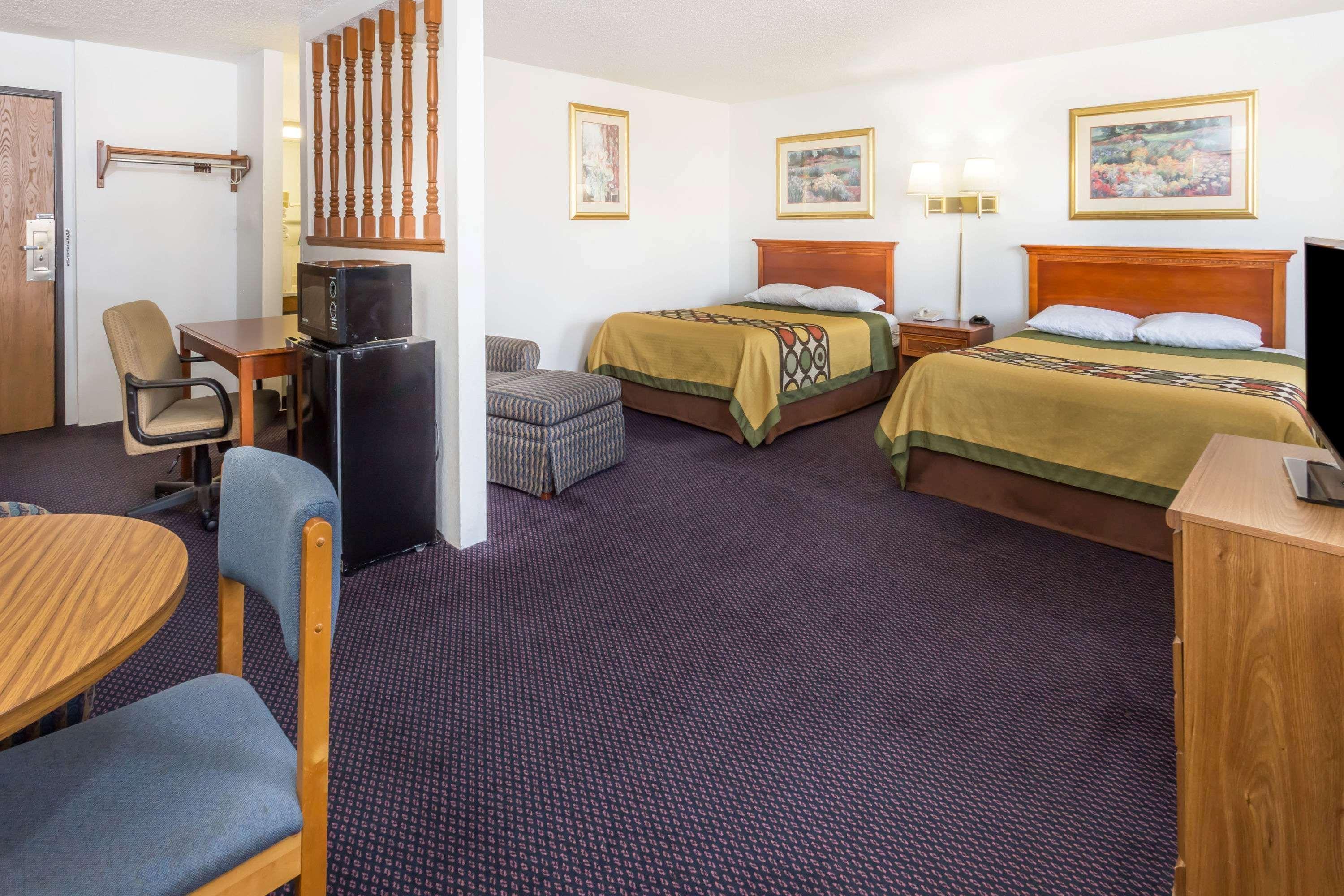 ซูเปอร์ 8 บาย วินด์แฮม พอนทีแอก Hotel Pontiac ภายนอก รูปภาพ