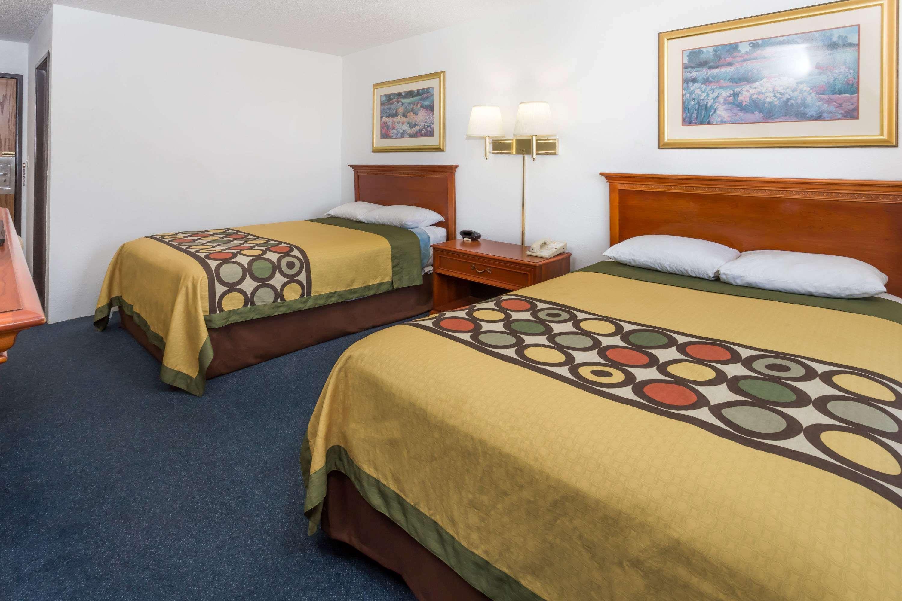ซูเปอร์ 8 บาย วินด์แฮม พอนทีแอก Hotel Pontiac ภายนอก รูปภาพ