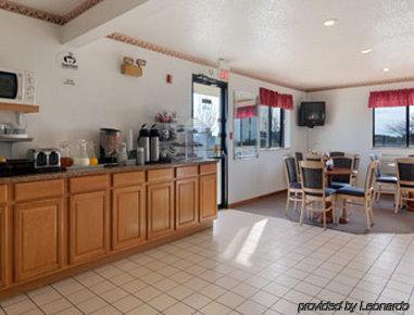 ซูเปอร์ 8 บาย วินด์แฮม พอนทีแอก Hotel Pontiac ร้านอาหาร รูปภาพ